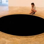 Turun ke Limb oleh pengukir British Anish Kapoor