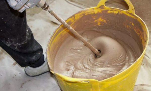 Mixing mortar for wall plaster