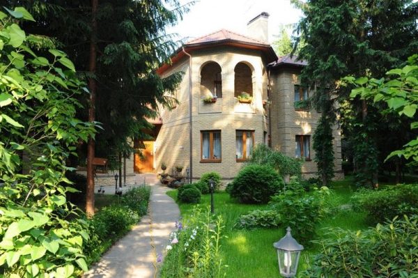 The mansion of Daria Dontsova