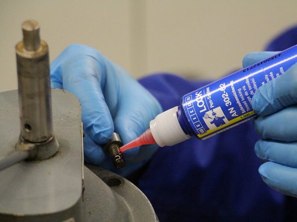 Using Anaerobic Sealant