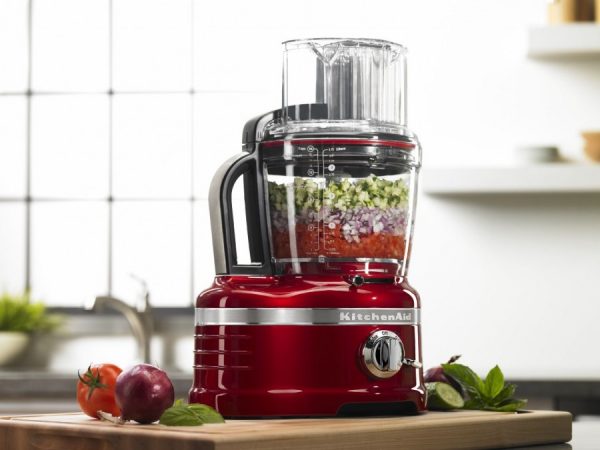 Robot culinaire KitchenAid 5KFP1644 pour couper les légumes