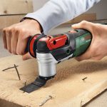 Renovator cutting nails