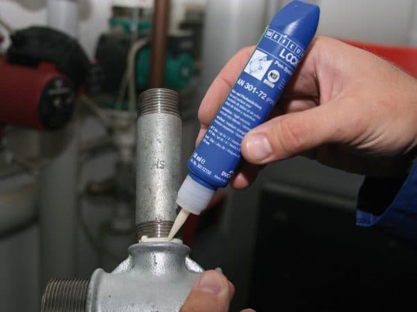 Sealant for threaded connection of gas pipes