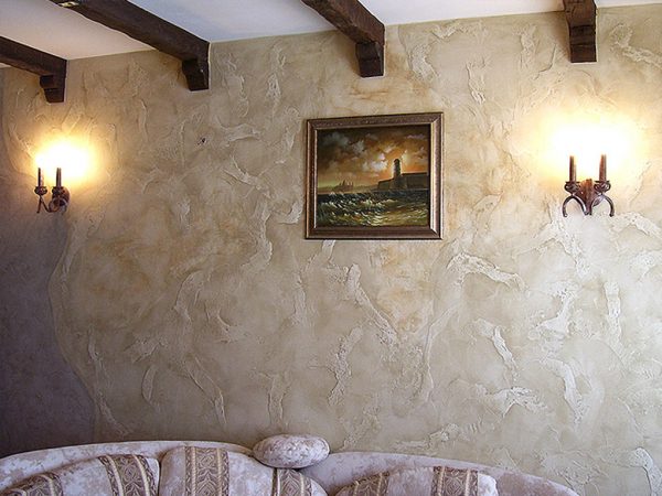 Venetian stucco in the interior of the room