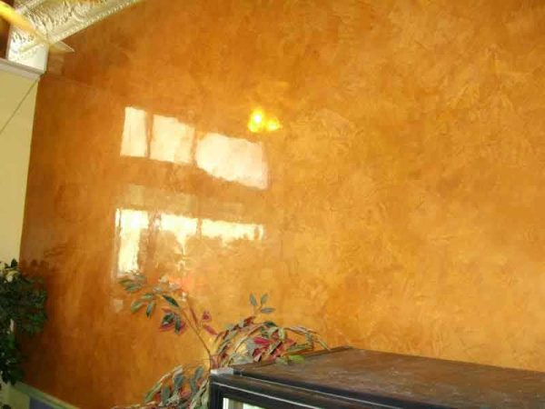 Wax coating of decorative plaster