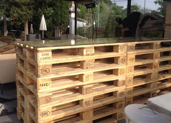 Pallet bar counter