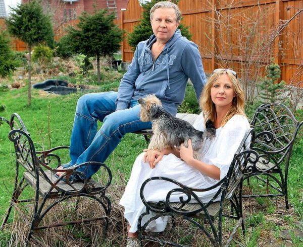 Elena Yakovleva with her husband in the country