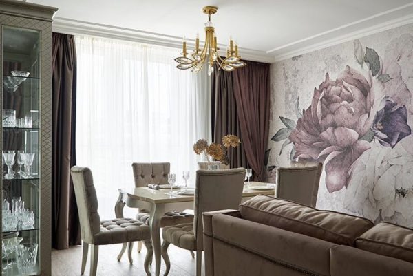 Peinture murale avec pivoines dans le salon