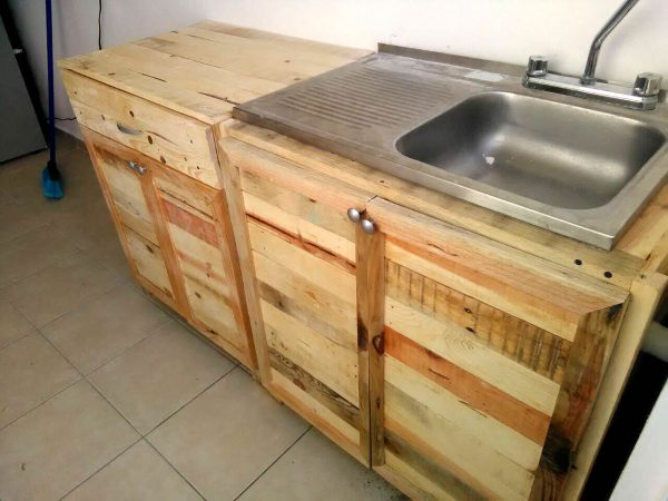 Kitchen sink made of pallets