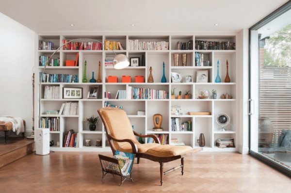 Wall-mounted bookcase