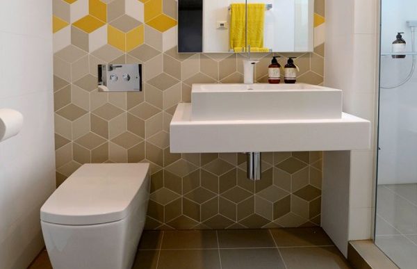 Space-increasing tile in the toilet