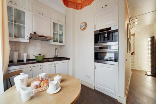 Classic kitchen interior in a Moscow presenter’s apartment