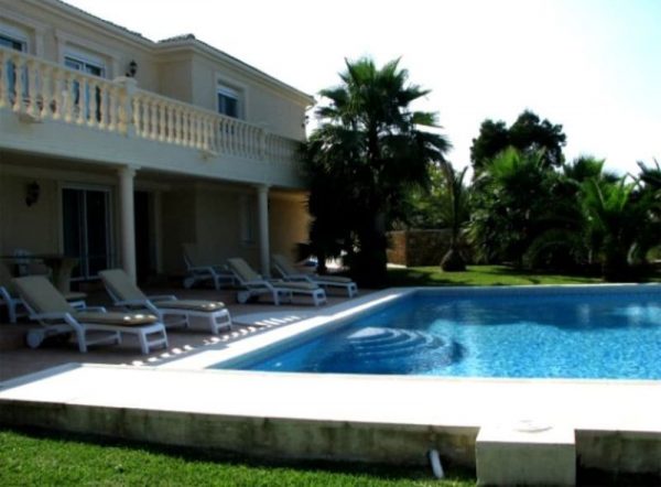 Pool in the courtyard of the Vetlická mansion in Spain