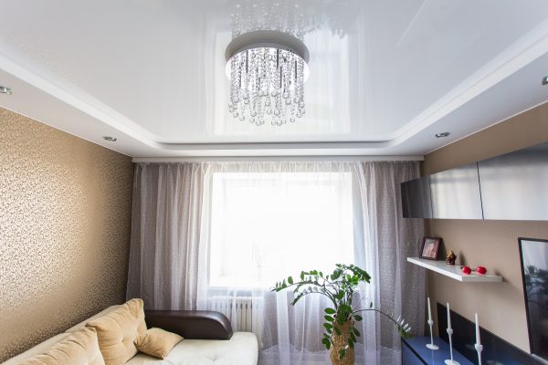 Two-tier ceiling reduces the height of the walls