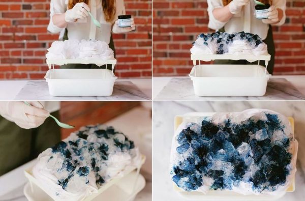 Dyeing fabric using ice cubes