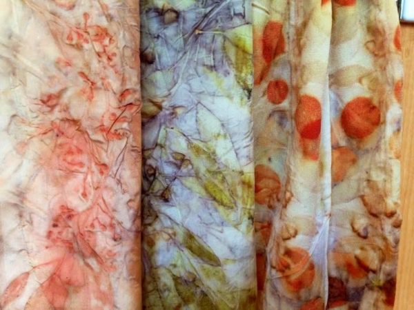 Dyeing batik fabric on ice at home