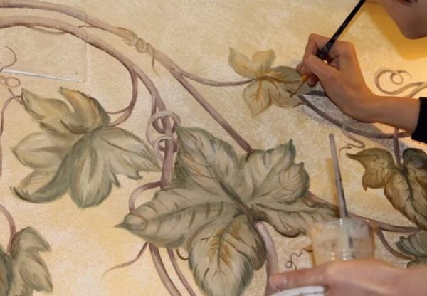 Technologie de dessin sur plâtre humide avec des peintures à l'eau