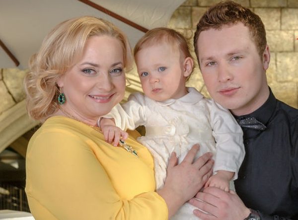 Svetlana Permyakova with her husband and daughter