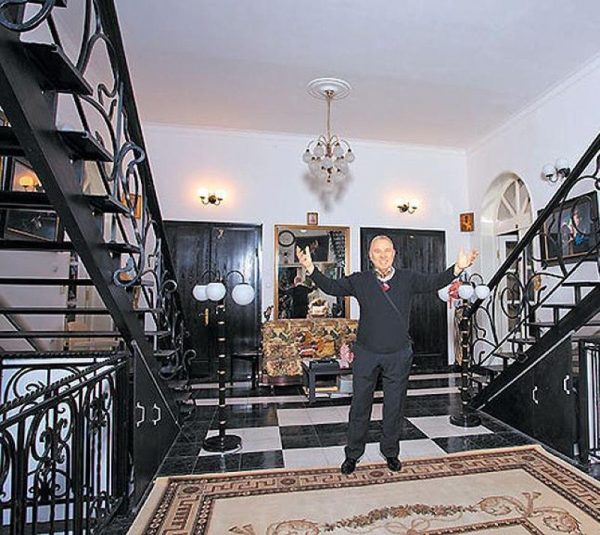 Vyacheslav Zaitsev and his home