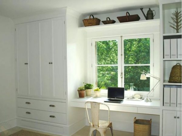 Built-in wardrobes around the window