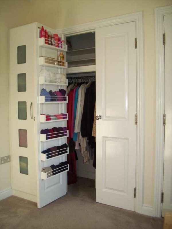 Storage systems on cabinet doors