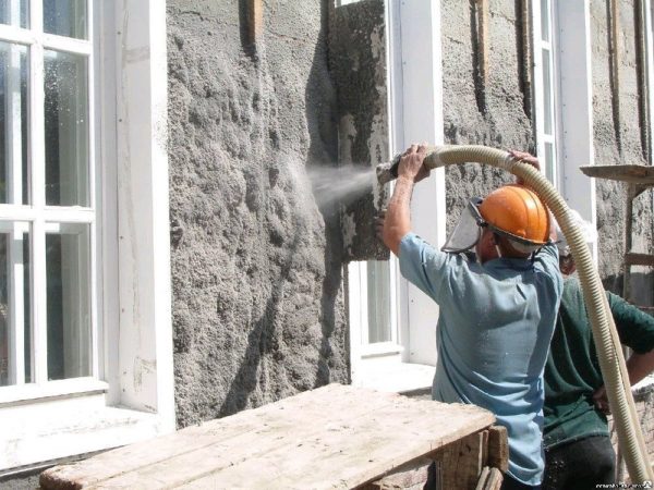 Réchauffement de la façade de la maison avec ecowool