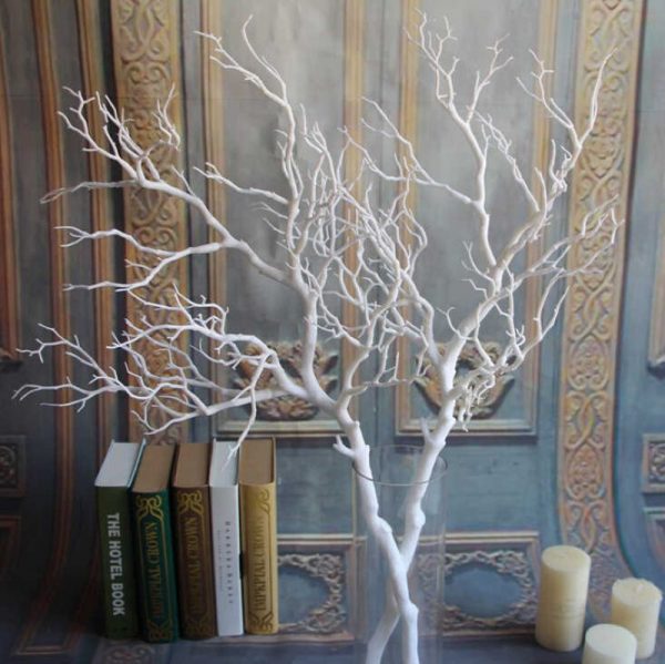 Decor from tree branches in a vase