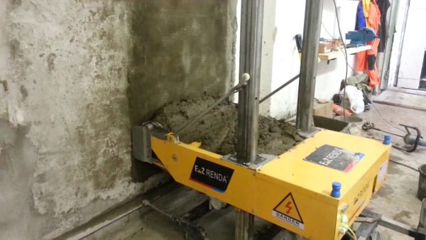 Wall plastering machine