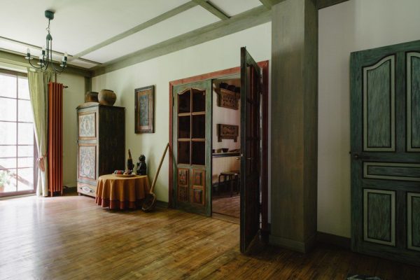 Hallway in the house of Leonid Parfenov