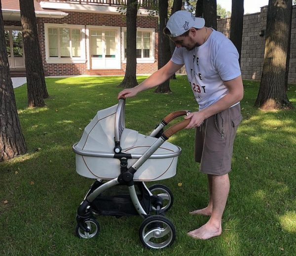 Igor Makarov avec un enfant