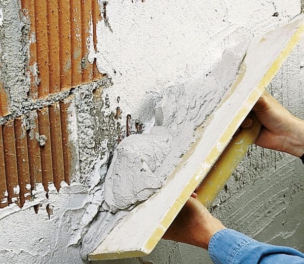 Application of plaster with a trowel