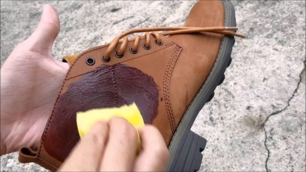 Painting nubuck shoes