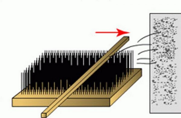 Áp dụng một bàn chải để áp dụng lớp phủ thạch cao