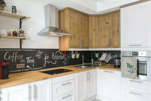 Slate wall in the kitchen