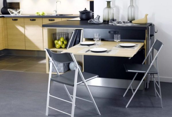 Table transformateur pour une petite cuisine