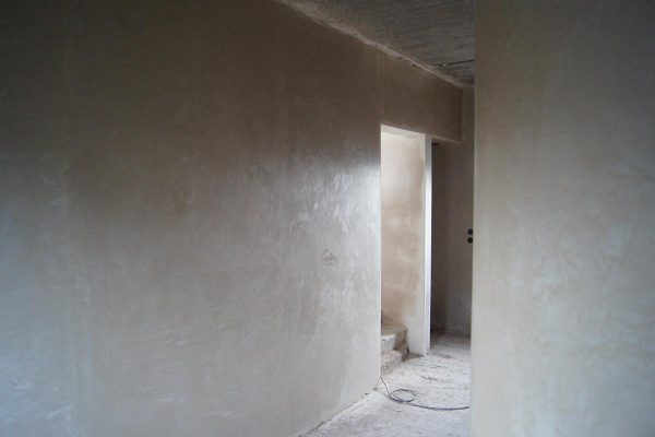 Fresh gypsum plaster