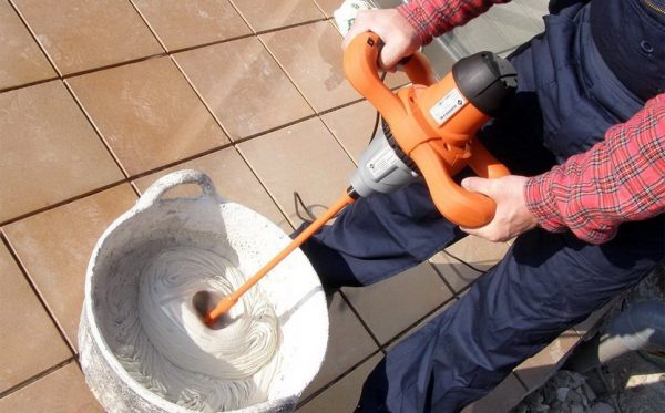 Mixing plaster